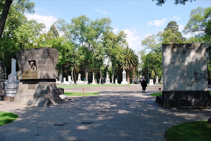 Rotonda de las Personas Ilustres, Panteón de Dolores